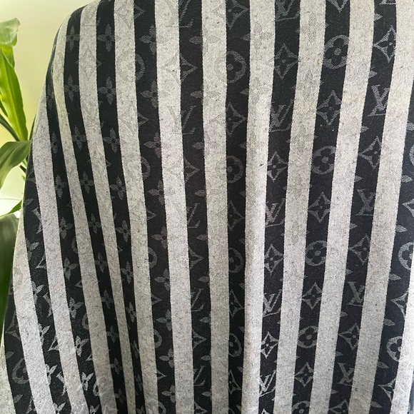Louis Vuitton Monogram Striped Wrap/Shawl Scarf. - Picture 3 of 15